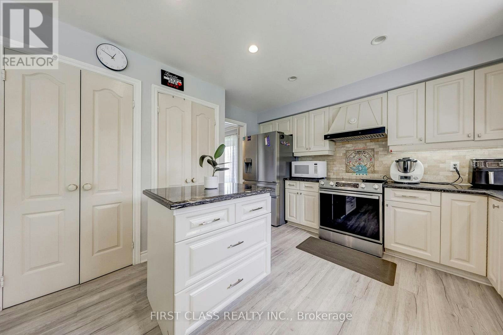 449 Alex Doner Drive, Newmarket, ON, L3X 1C3 - 8