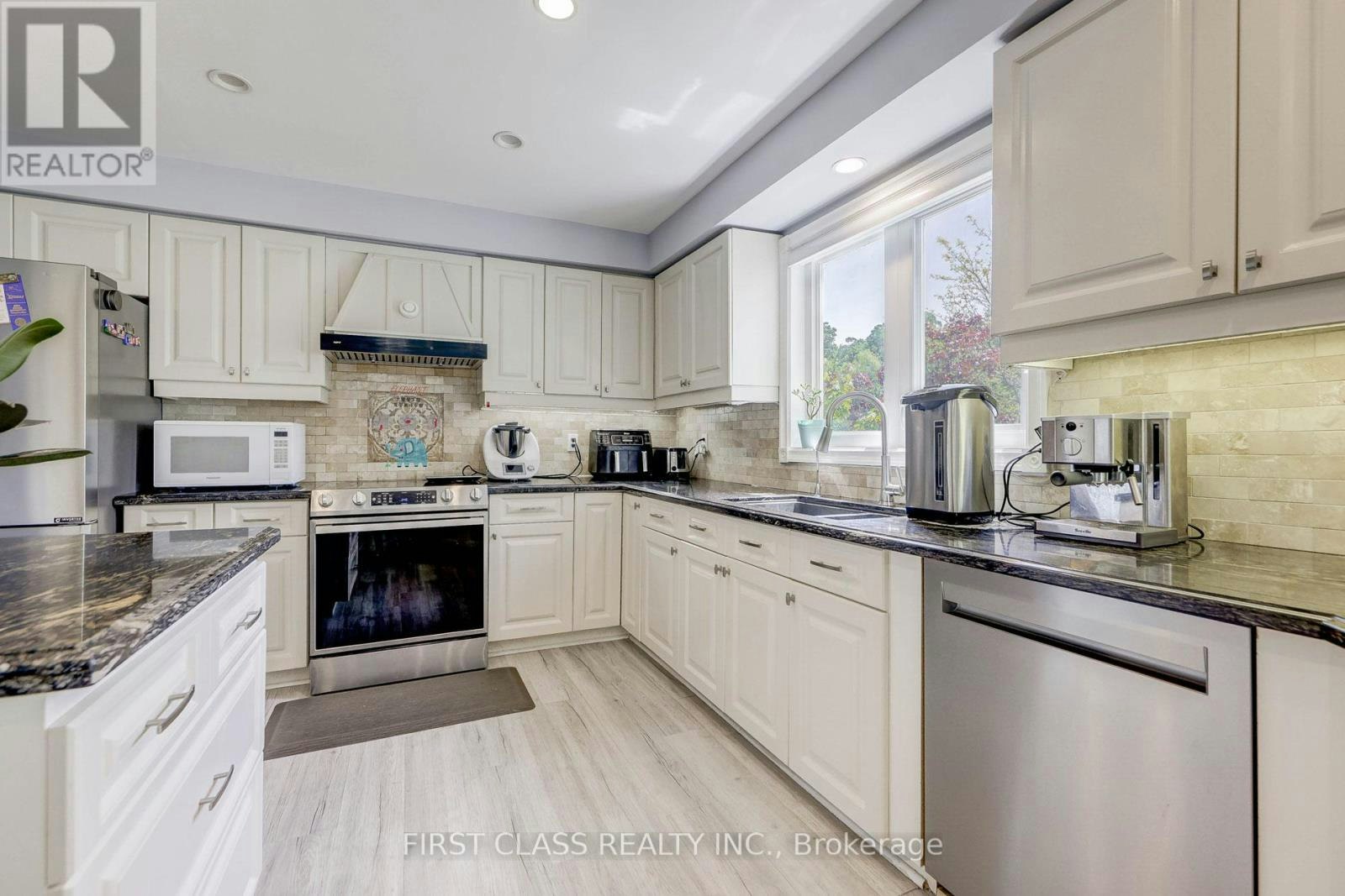 449 Alex Doner Drive, Newmarket, ON, L3X 1C3 - 9