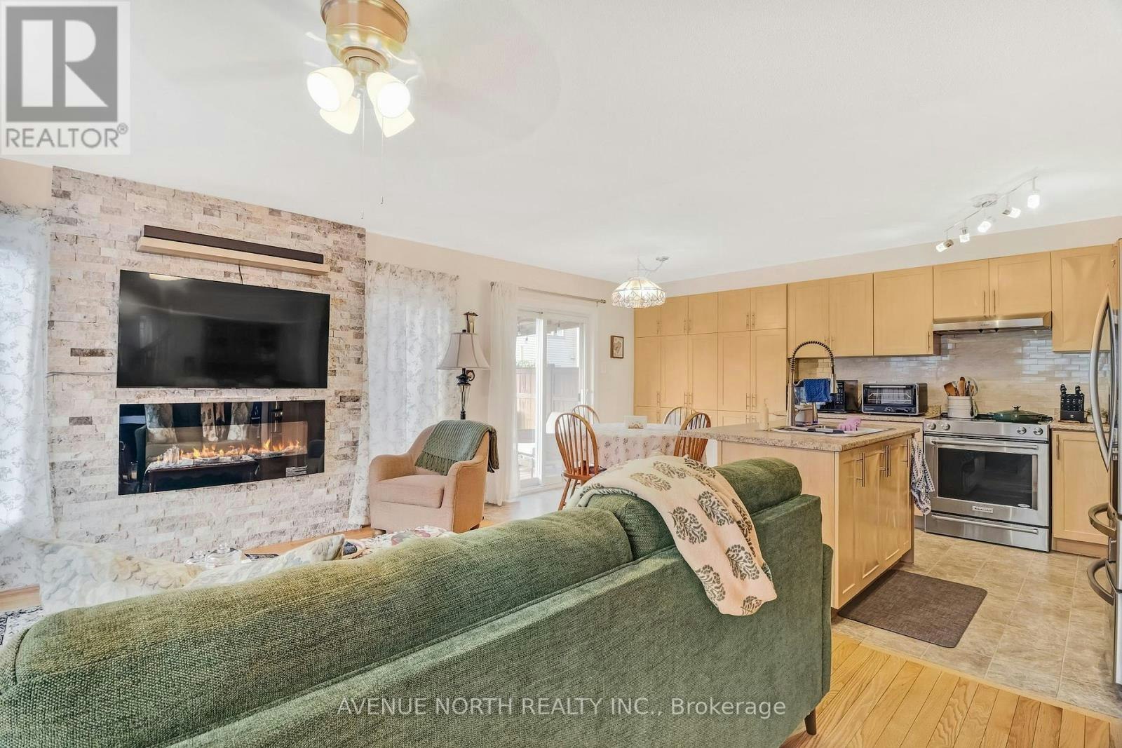 400 Meadowhawk Crescent, Ottawa, ON, K2J 5W7 - 7