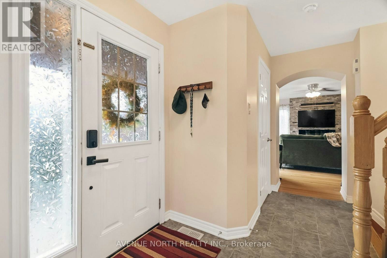400 Meadowhawk Crescent, Ottawa, ON, K2J 5W7 - 4