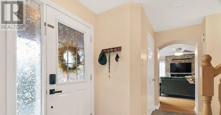 400 Meadowhawk Crescent, Ottawa, ON, K2J 5W7 - 4