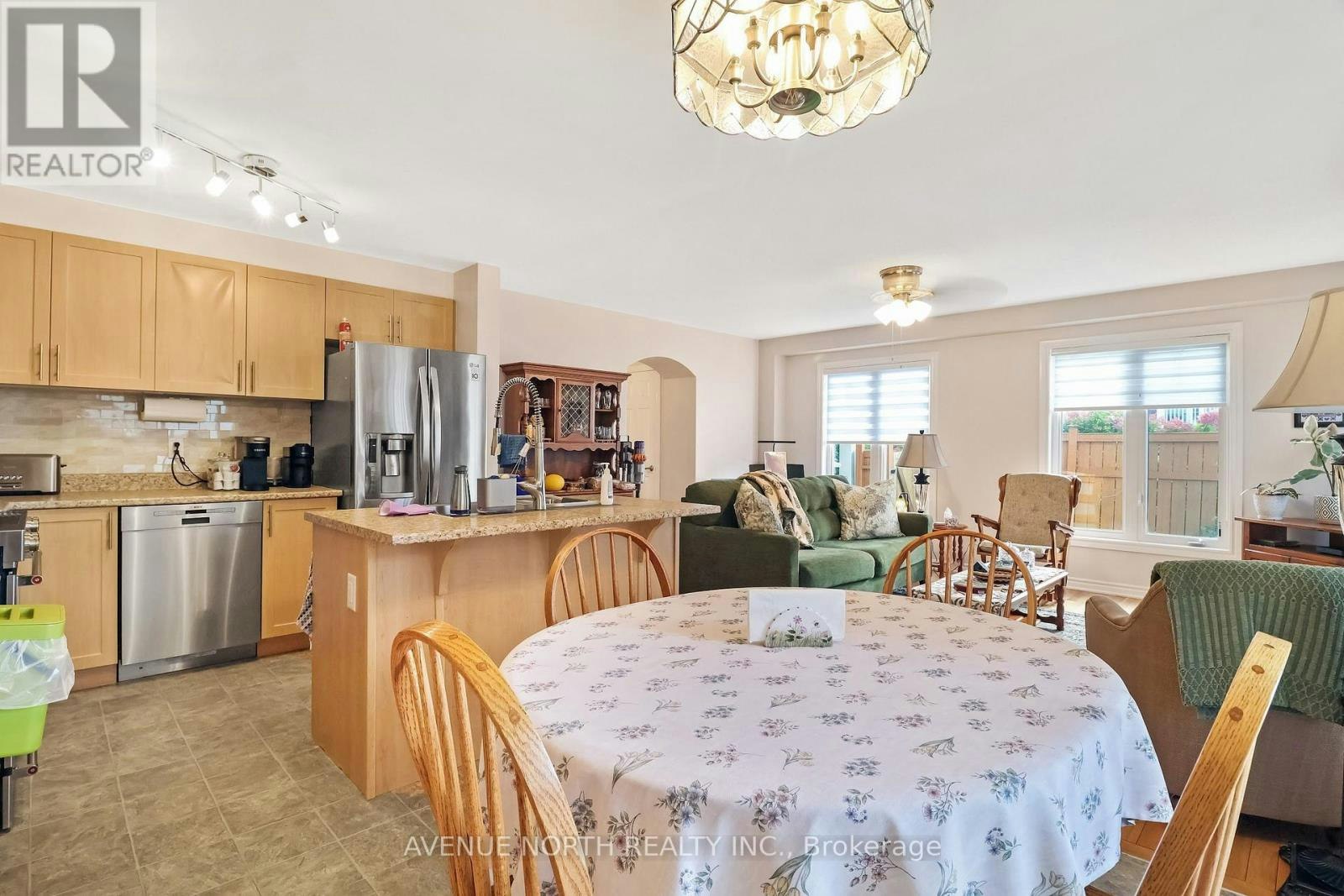 400 Meadowhawk Crescent, Ottawa, ON, K2J 5W7 - 9
