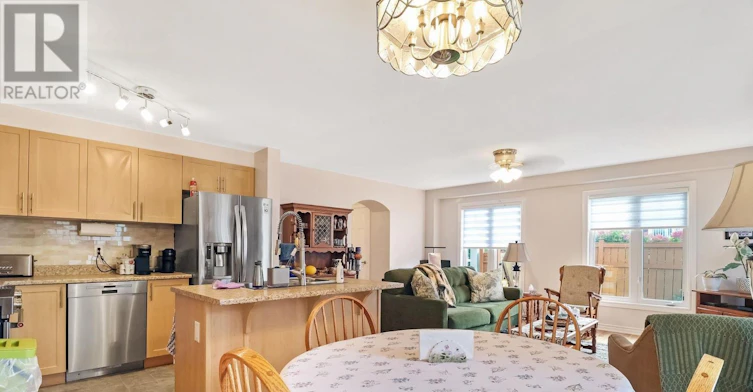 400 Meadowhawk Crescent, Ottawa, ON, K2J 5W7 - 9
