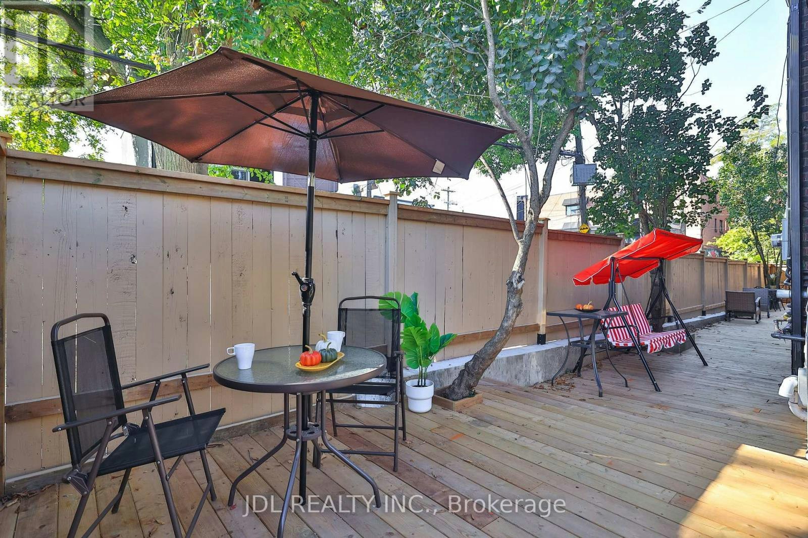 5 Sorauren Avenue, Toronto, ON, M6R 2C6