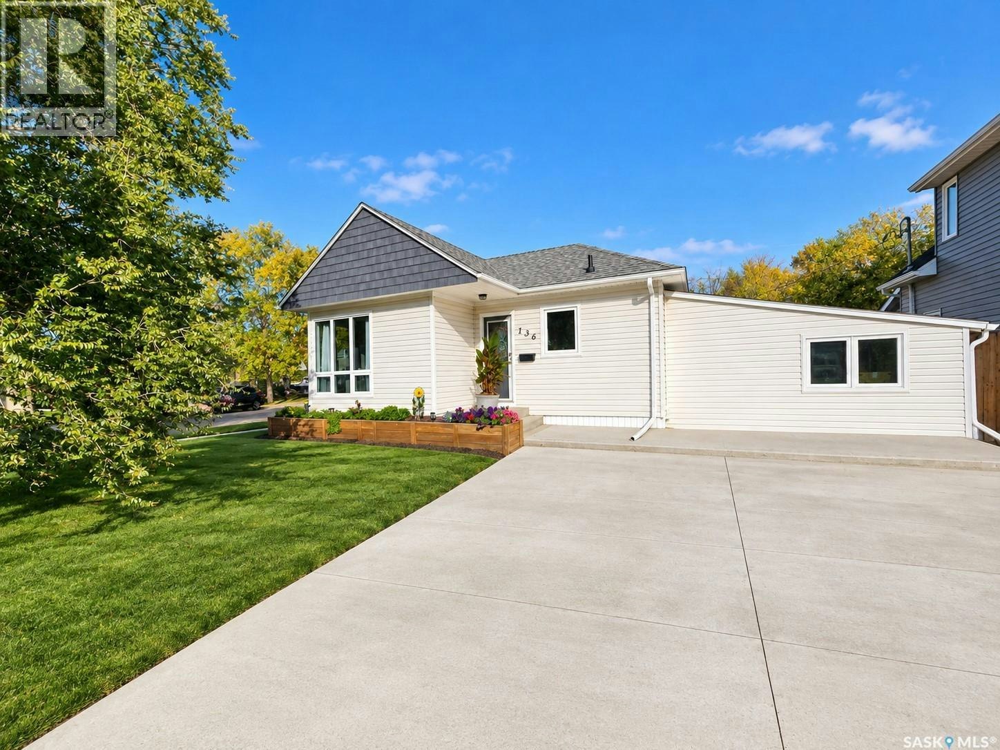 136 10th Street NE, Weyburn, SK, S4H 1G9