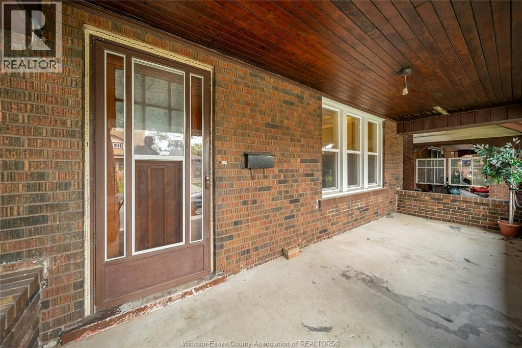 MAIN-1076 Dougall Avenue, Windsor, ON, N9A 4R5 - 21