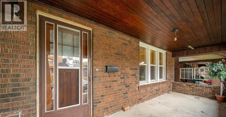 MAIN-1076 Dougall Avenue, Windsor, ON, N9A 4R5 - 21