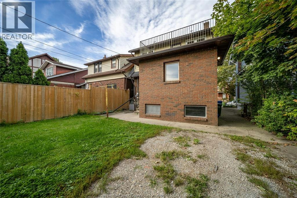 MAIN-1076 Dougall Avenue, Windsor, ON, N9A 4R5 - 22