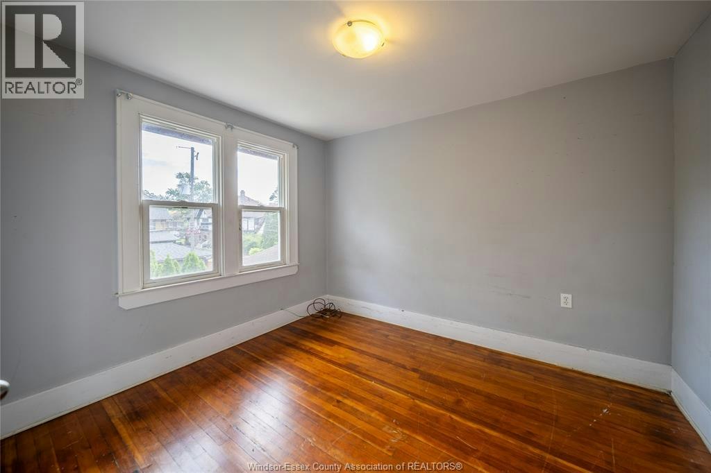 MAIN-1076 Dougall Avenue, Windsor, ON, N9A 4R5 - 12