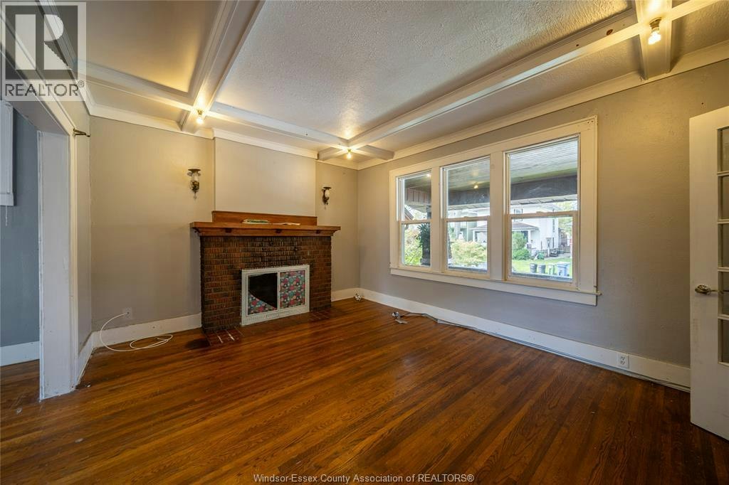 MAIN-1076 Dougall Avenue, Windsor, ON, N9A 4R5 - 4