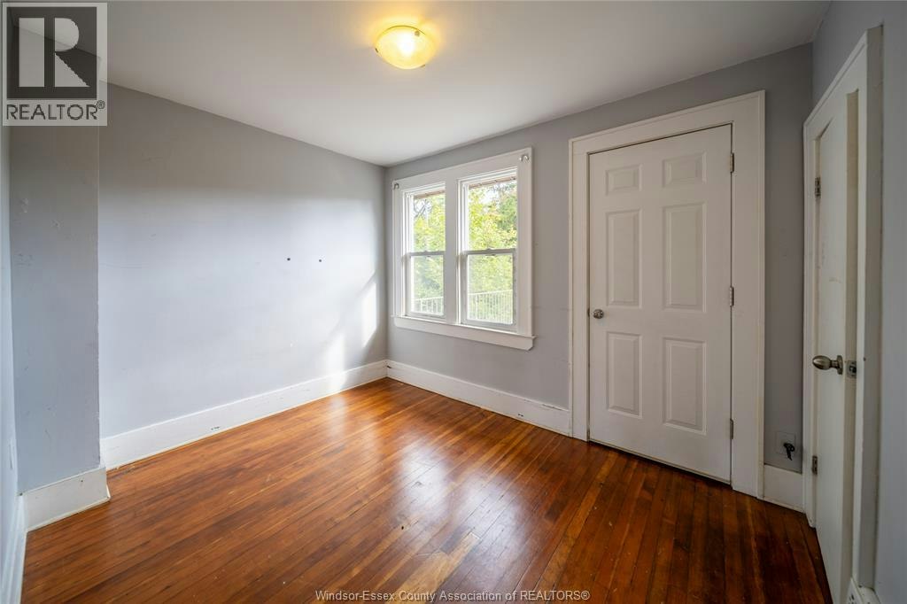 MAIN-1076 Dougall Avenue, Windsor, ON, N9A 4R5 - 14
