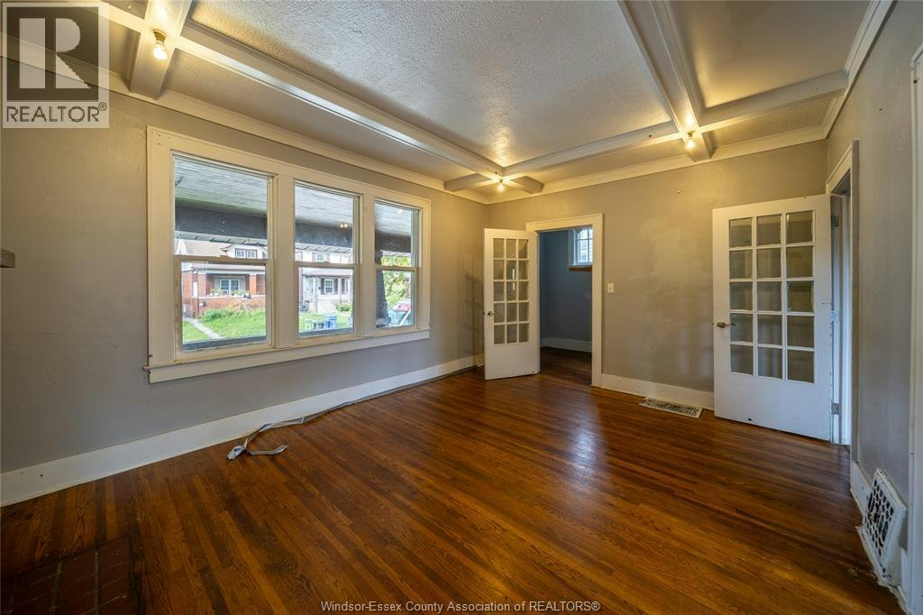 MAIN-1076 Dougall Avenue, Windsor, ON, N9A 4R5 - 3