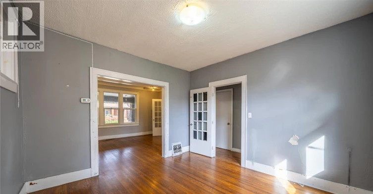 MAIN-1076 Dougall Avenue, Windsor, ON, N9A 4R5 - 5