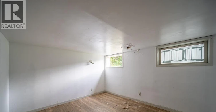 MAIN-1076 Dougall Avenue, Windsor, ON, N9A 4R5 - 20
