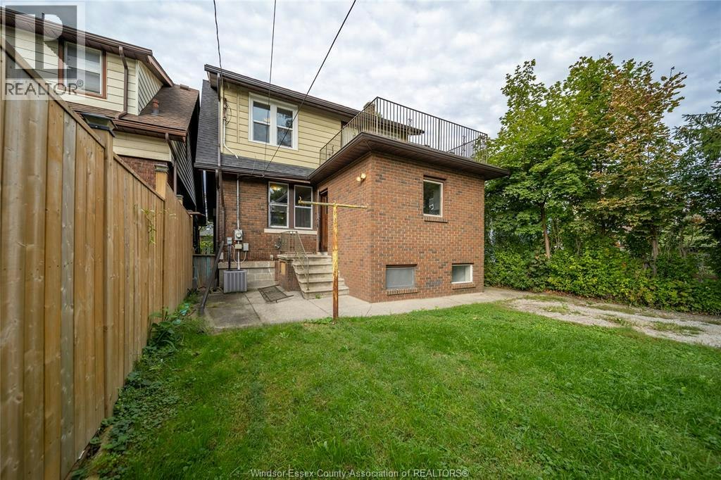 MAIN-1076 Dougall Avenue, Windsor, ON, N9A 4R5 - 24