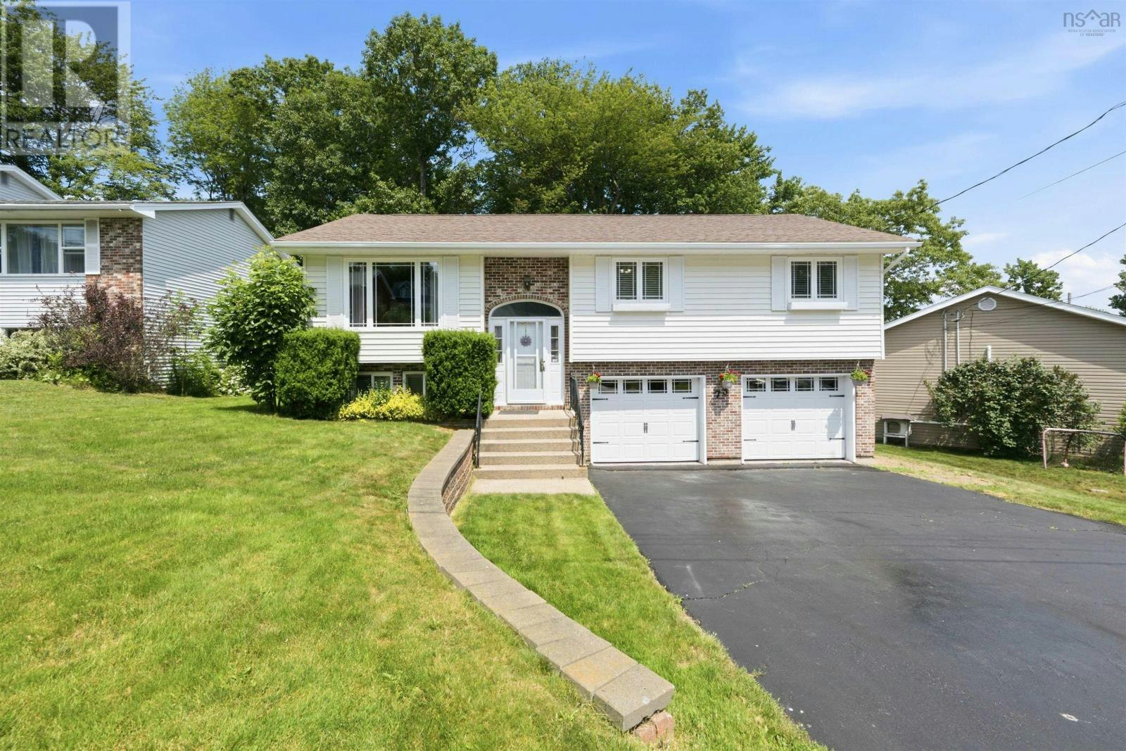 73 Wynn Castle Drive, Lower Sackville, NS, B4E 2H3