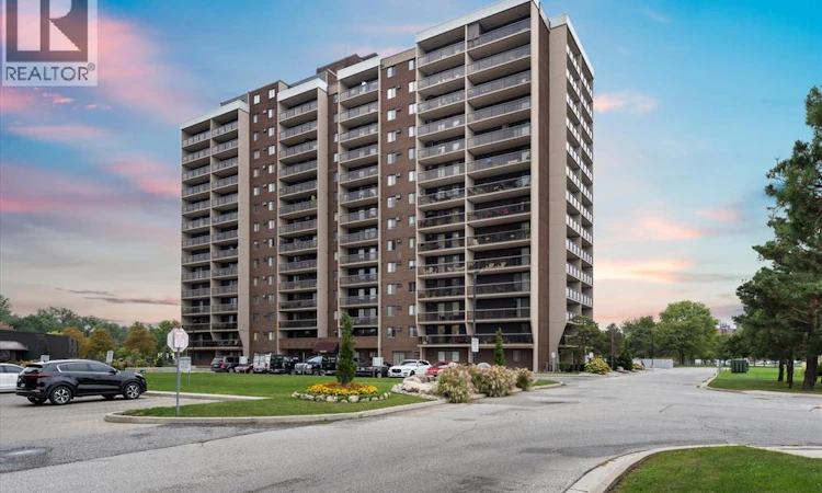 907-9099 Riverside Drive East