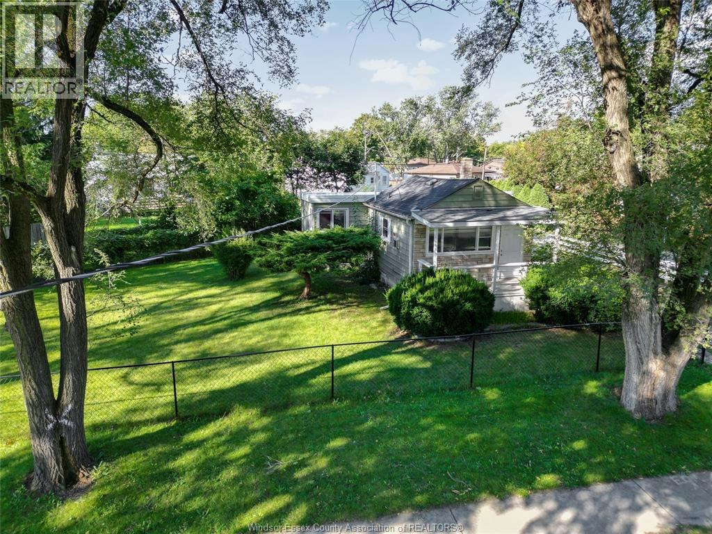 1497 Everts, Windsor, ON, N9B 3E2 - 2