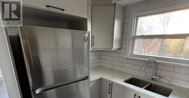 UPPER LEVEL-31 Thorncrest Crescent, London, ON, N6J 1K4 - 4