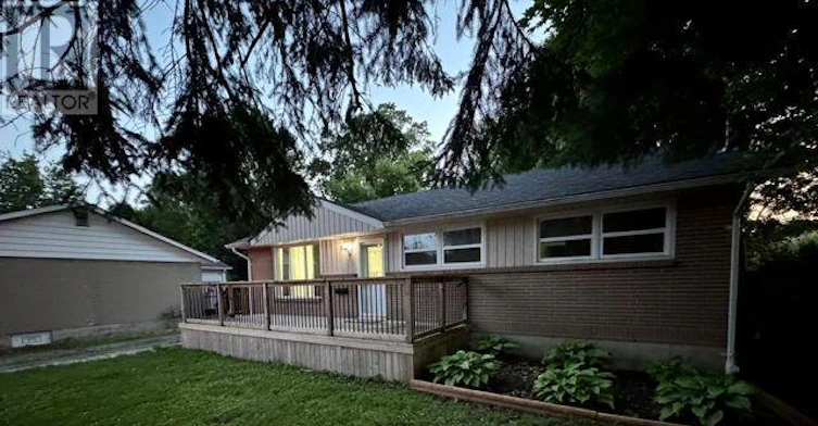UPPER LEVEL-31 Thorncrest Crescent, London, ON, N6J 1K4