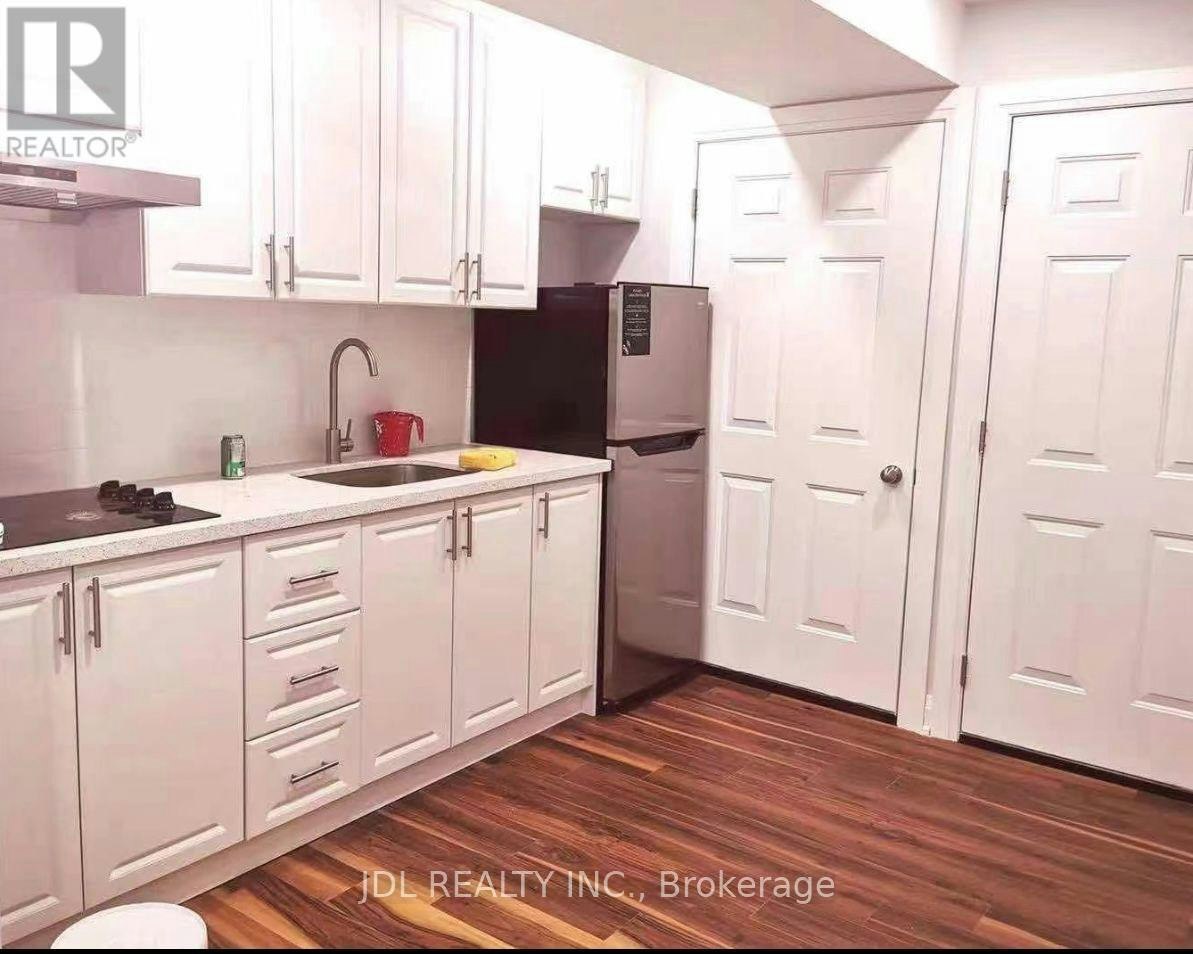 16 Ross St Street, Toronto, ON, M5T 1Z9 - 3