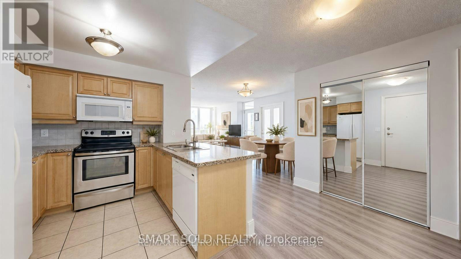 2413-15 Greenview Avenue, Toronto, ON, M2M 4M7 - 8