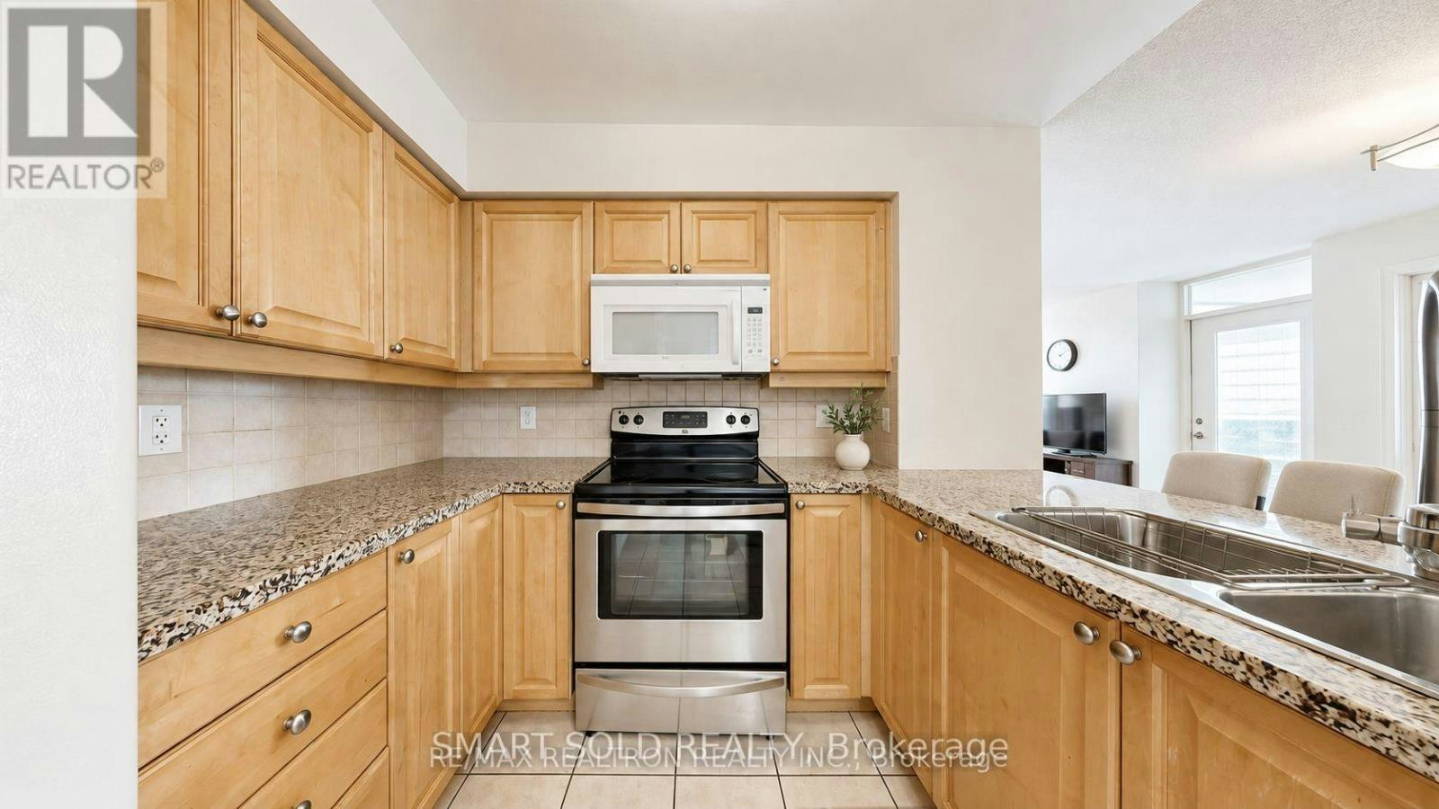 2413-15 Greenview Avenue, Toronto, ON, M2M 4M7 - 10