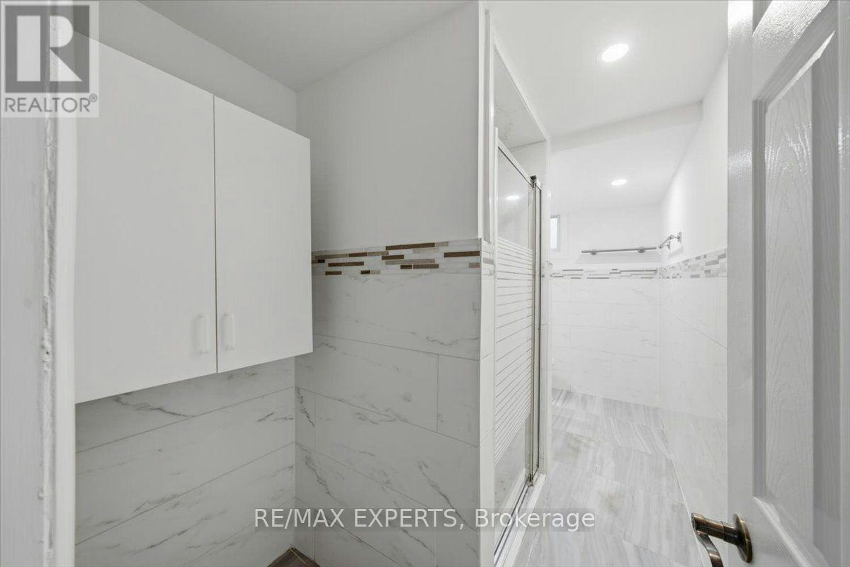 LOWER-51 Clifton Avenue, Toronto, ON, M3H 4K9 - 17