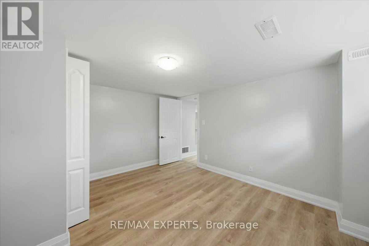 LOWER-51 Clifton Avenue, Toronto, ON, M3H 4K9 - 19