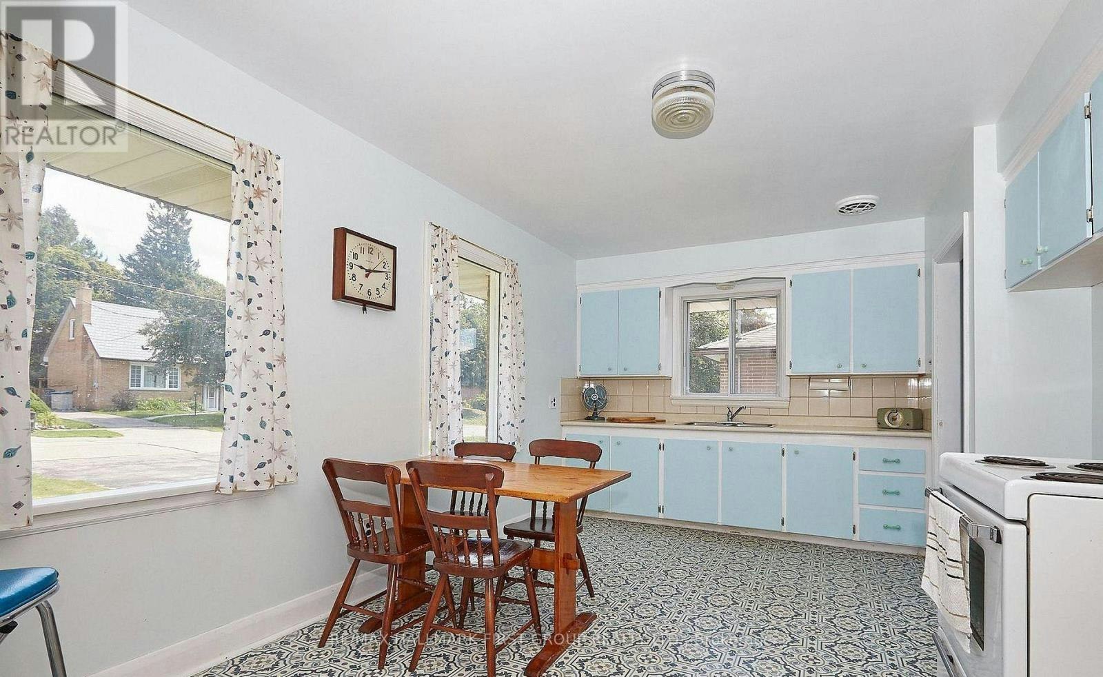 212 Hallett Avenue, Whitby, ON, L1N 5K8 - 7