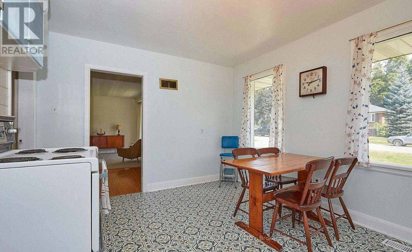 212 Hallett Avenue, Whitby, ON, L1N 5K8 - 6