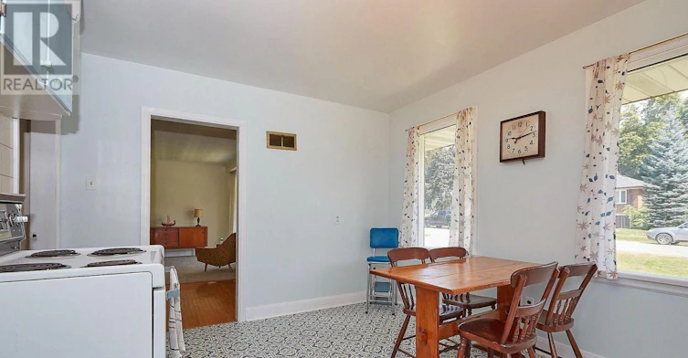 212 Hallett Avenue, Whitby, ON, L1N 5K8 - 6