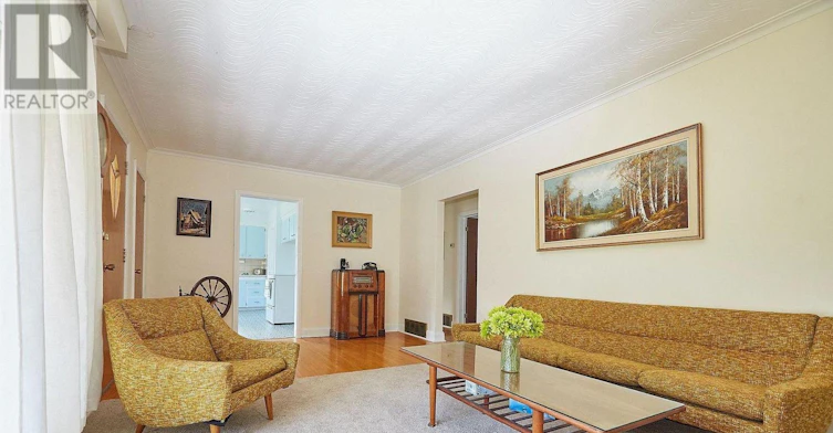 212 Hallett Avenue, Whitby, ON, L1N 5K8 - 3