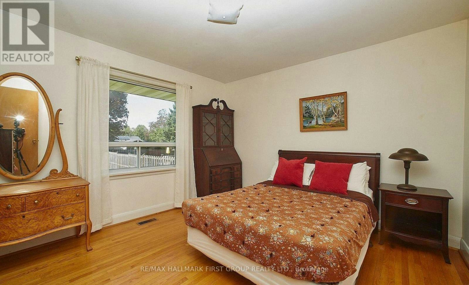 212 Hallett Avenue, Whitby, ON, L1N 5K8 - 12