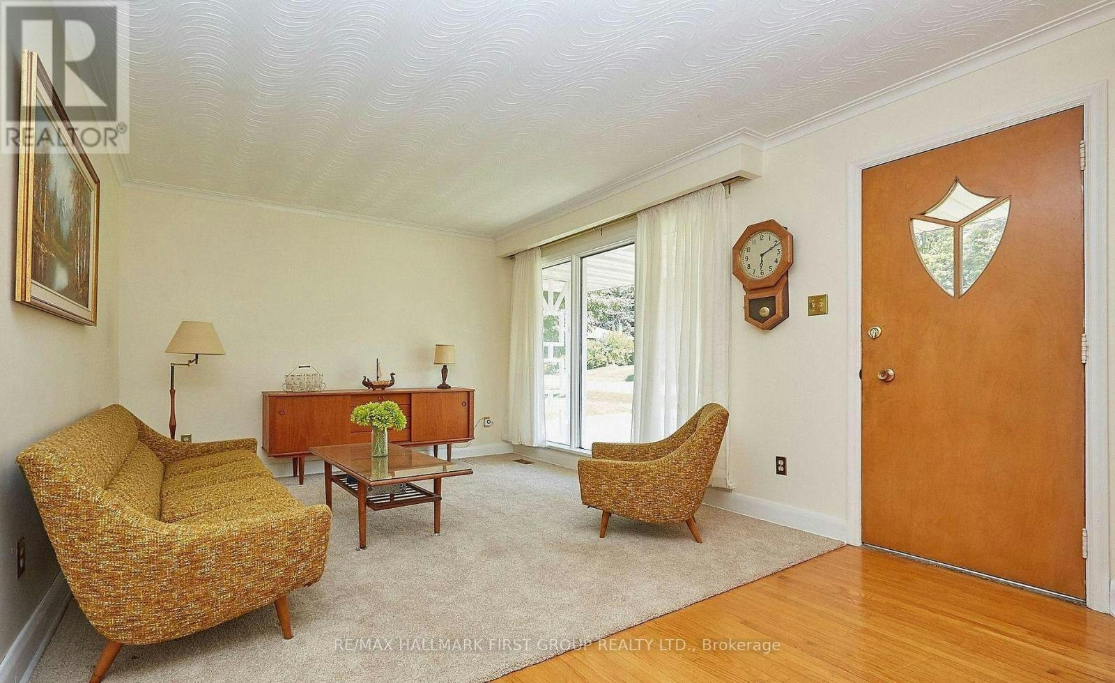 212 Hallett Avenue, Whitby, ON, L1N 5K8 - 4