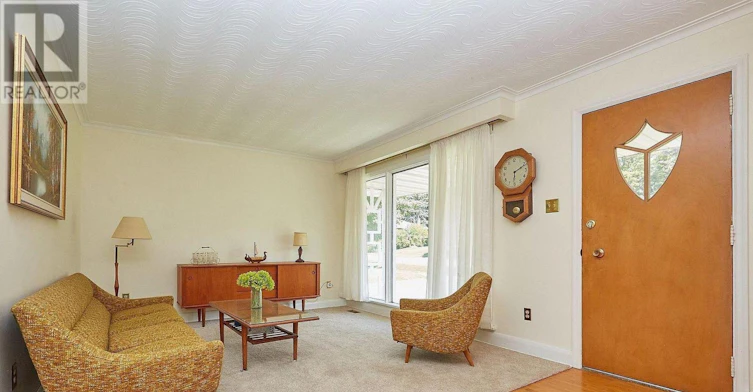 212 Hallett Avenue, Whitby, ON, L1N 5K8 - 4