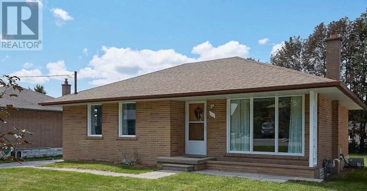 212 Hallett Avenue, Whitby, ON, L1N 5K8