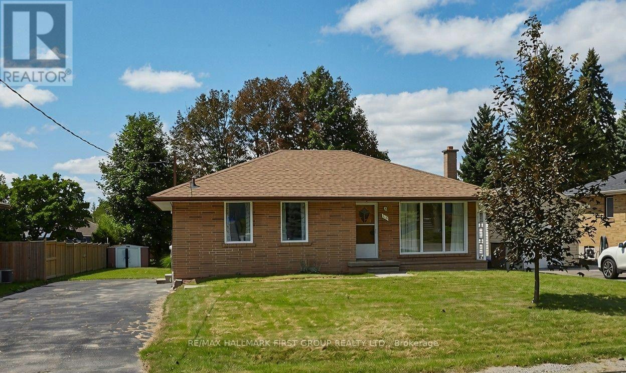 212 Hallett Avenue, Whitby, ON, L1N 5K8 - 2