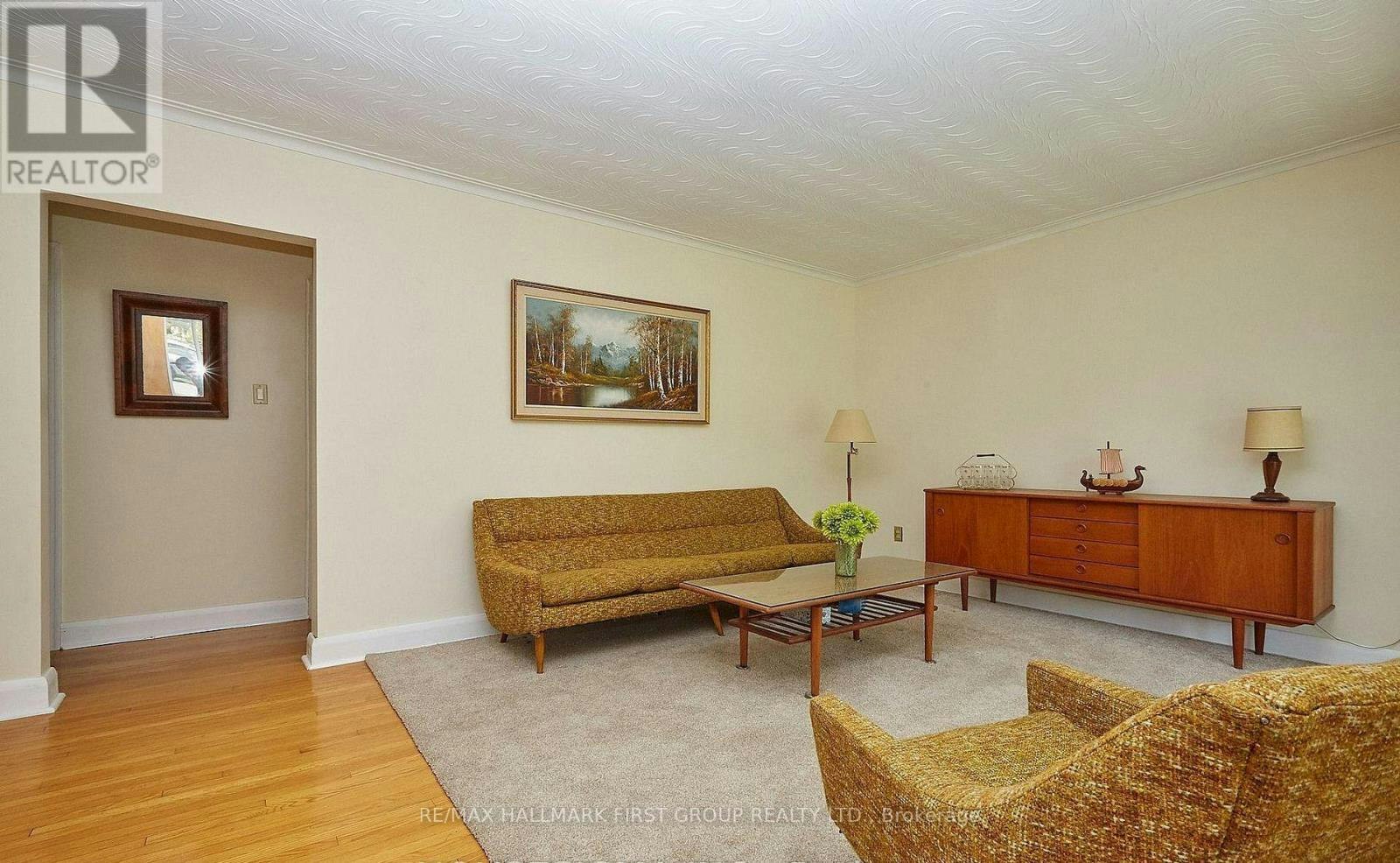 212 Hallett Avenue, Whitby, ON, L1N 5K8 - 5