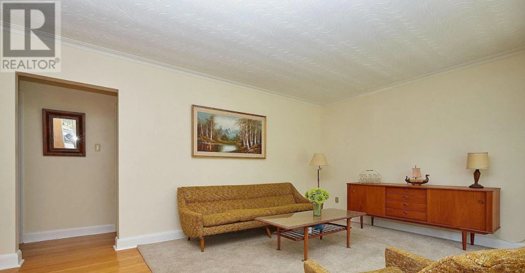 212 Hallett Avenue, Whitby, ON, L1N 5K8 - 5