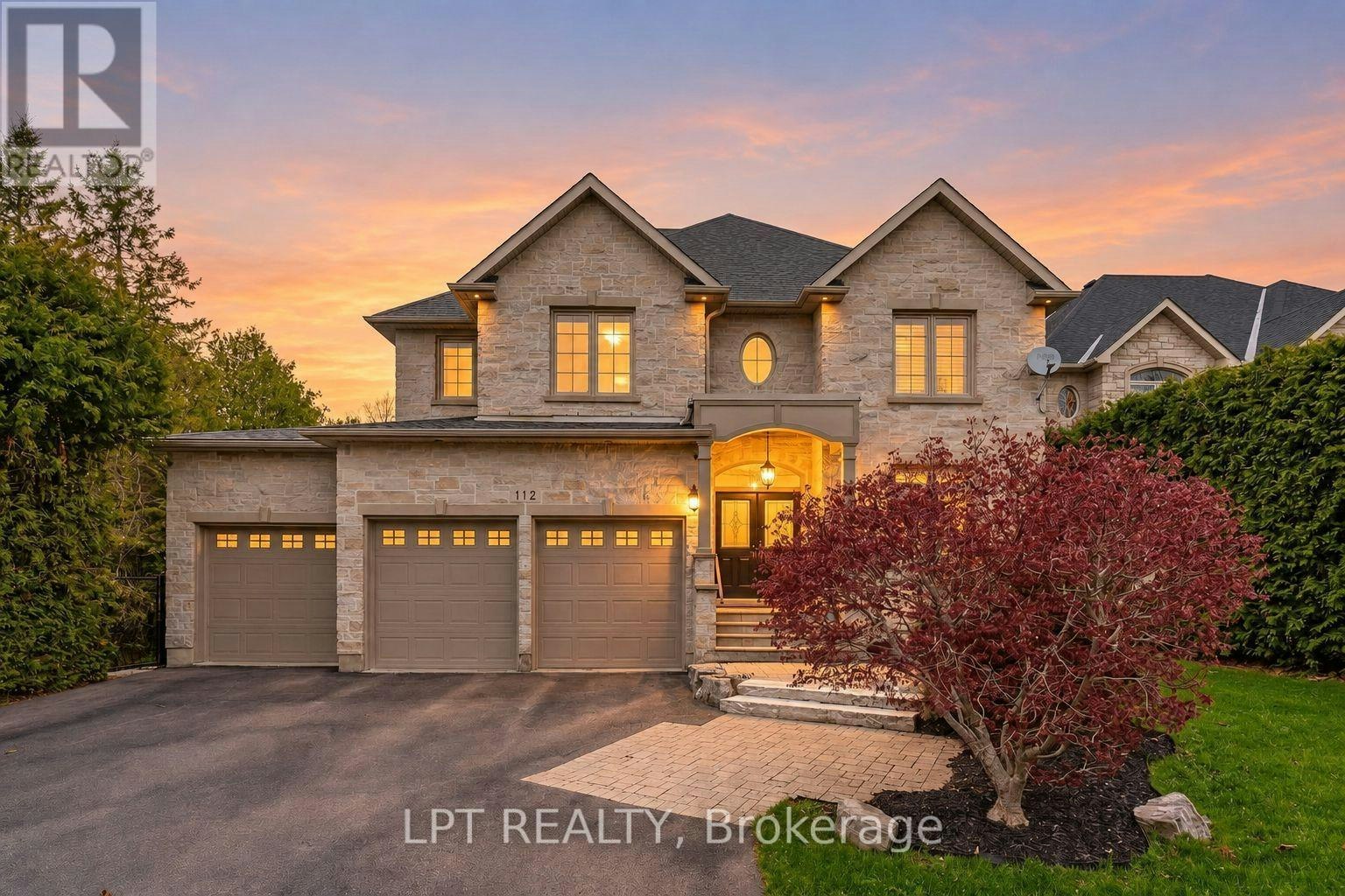 112 Tyler Street, Aurora, ON, L4G 2N3