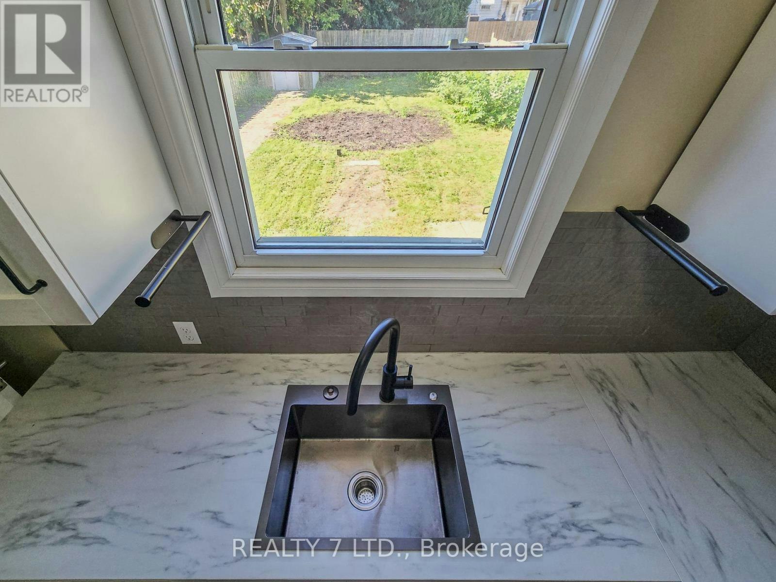 1083 Campbell Avenue, Windsor, ON, N9B 2J4 - 40