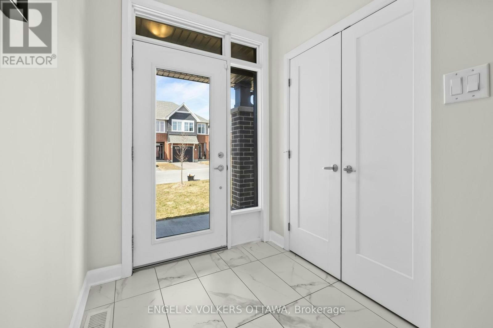 133 Angelonia Crescent, Ottawa, ON, K1T 0Y5 - 2