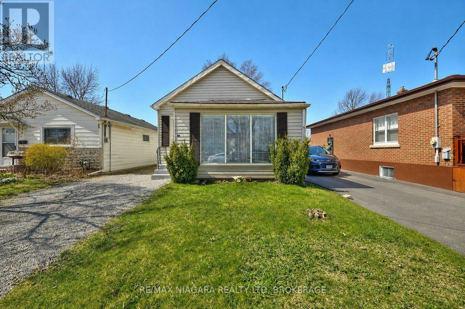 44 Churchill Street, St. Catharines, ON, L2S 2P5 - 2