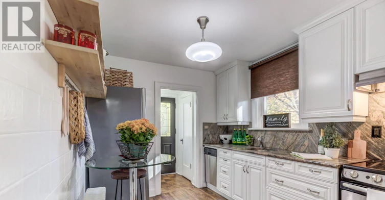 376 Glen Manor Drive, Toronto, ON, M4E 2X9 - 4