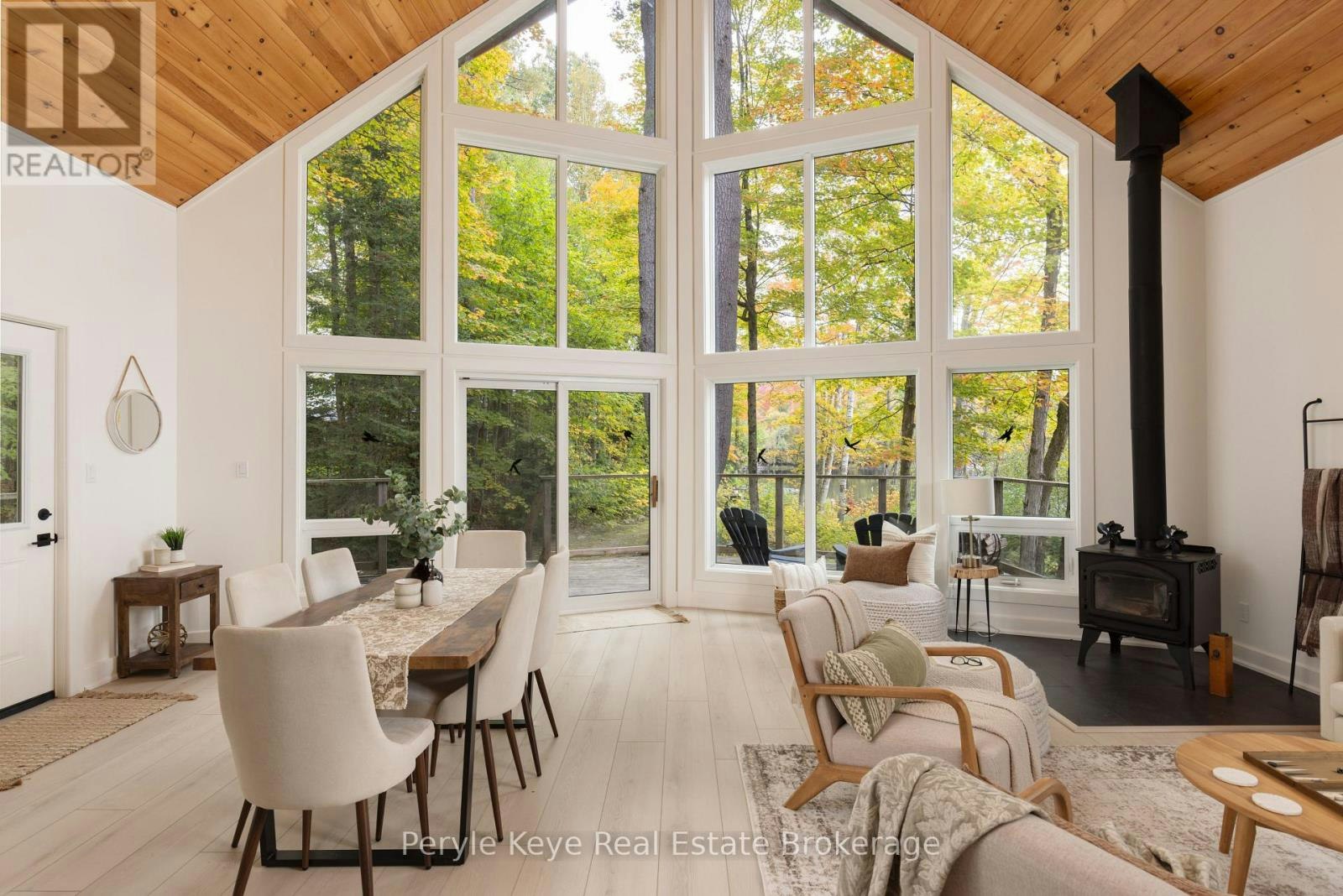 1042 Menominee Lake Road S, Lake of Bays, ON, P0B 1A0