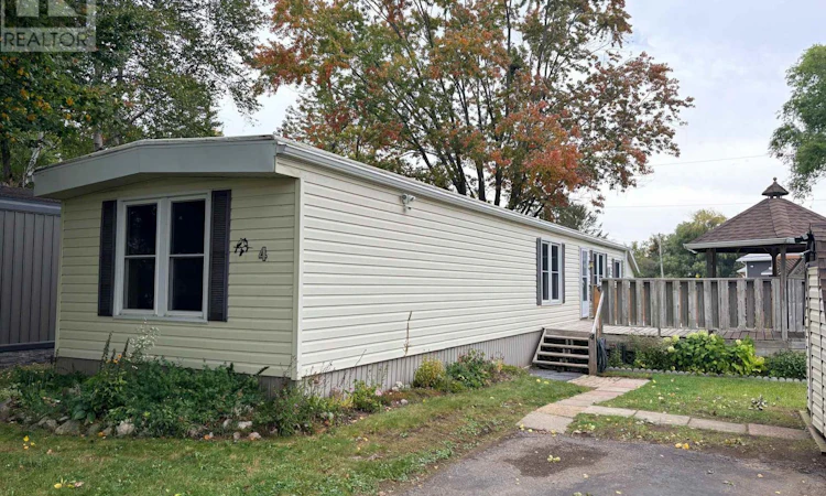 4 Poplar Lane