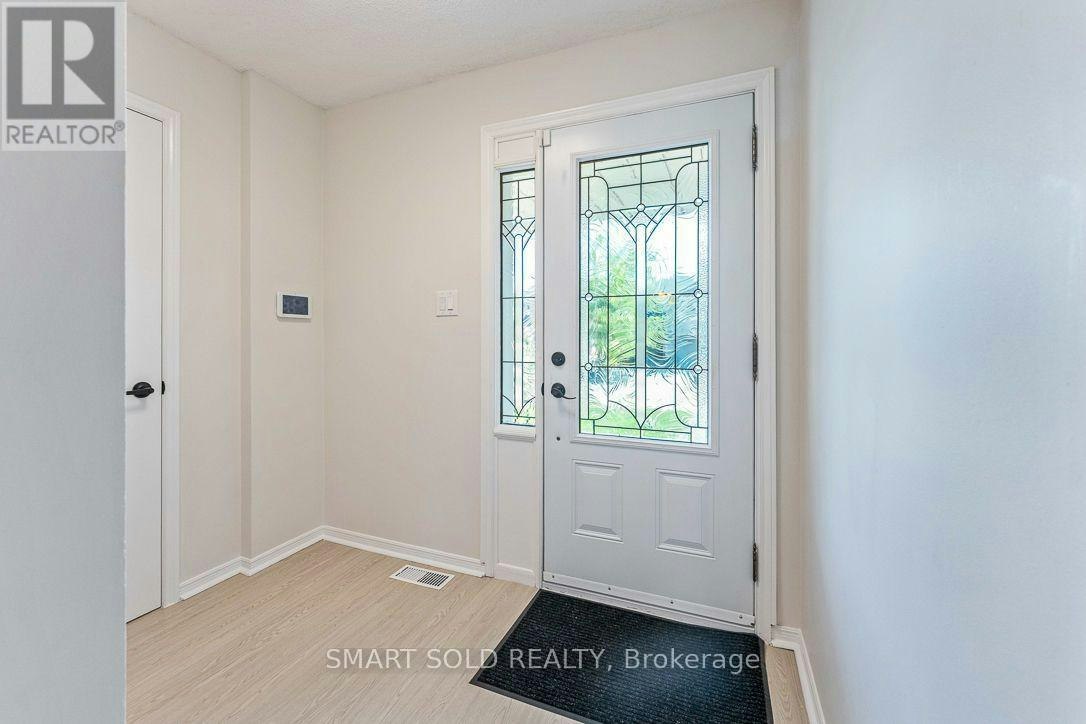 853 Apple Gate Court, Mississauga, ON, L5C 4L8 - 3