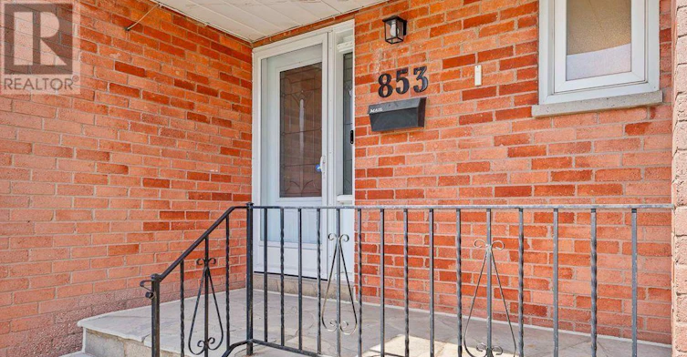 853 Apple Gate Court, Mississauga, ON, L5C 4L8 - 2