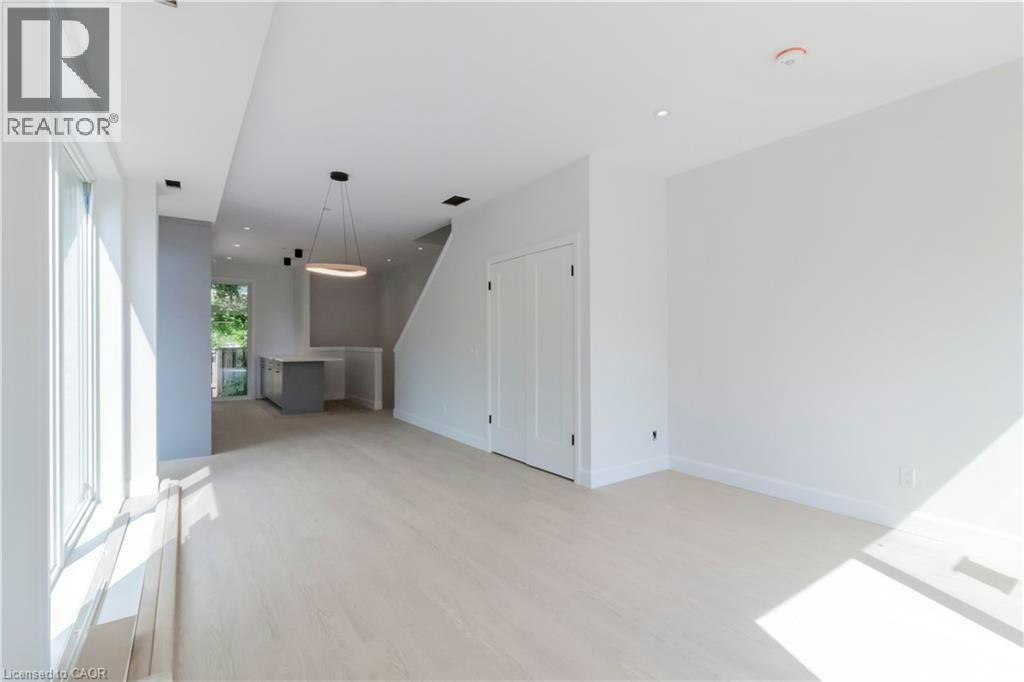 8-114 Madison Avenue S, Kitchener, ON, N2G 3M6 - 7